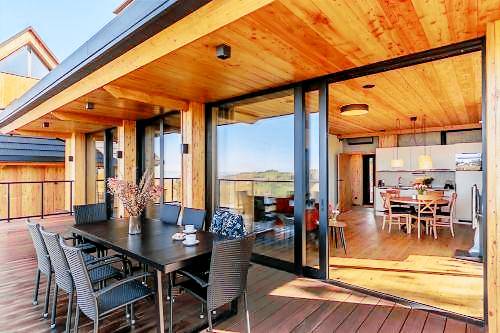 Apartment with terrace, yard & jacuzzi — photo 4