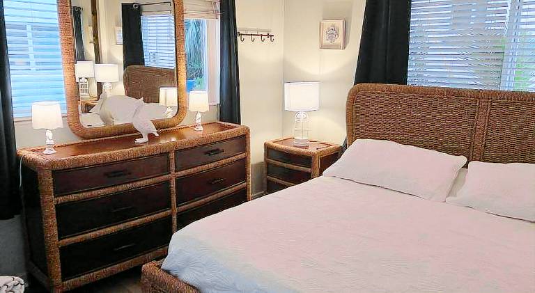 Rental apartment with pool in Pompano Beach, FL