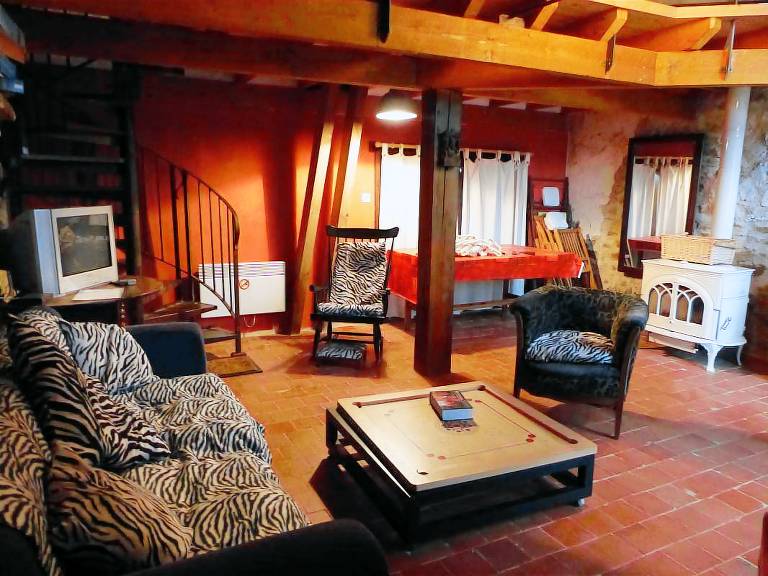 Gite with yard & patio | Pets allowed — photo 3