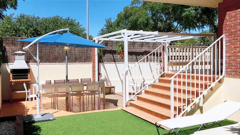 Fully equipped wonderful house with patio, garden & pool | Dogs allowed — photo 3