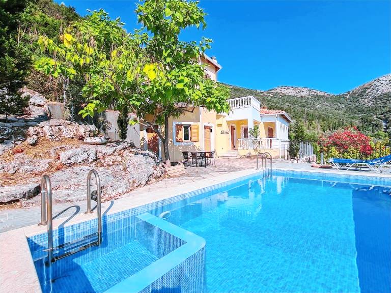 Villa Victoria - 3 Bedroom Villa With a Pool in Lefkada