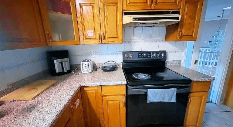 Surrey- Delta Budget Guest House - Private Rooms & Suites, Free Parking & Fast Wi-Fi — photo 4