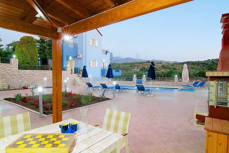 Villa with yard, barbecue & private pool — photo 5