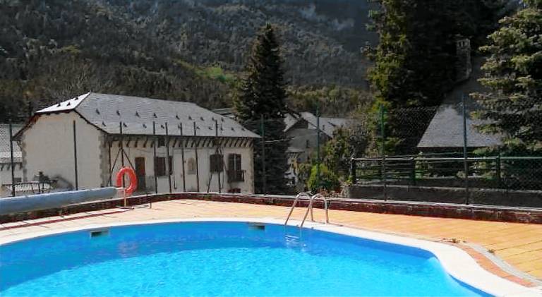 Holiday apartment with pool — photo 4