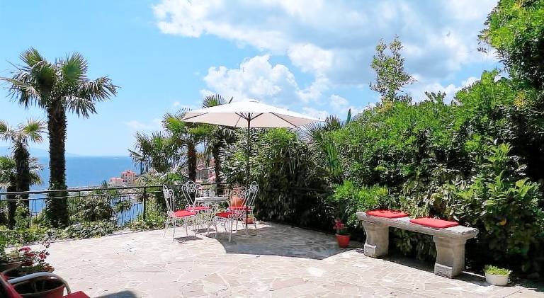 Spacious holiday apartment | Pets allowed in Opatija