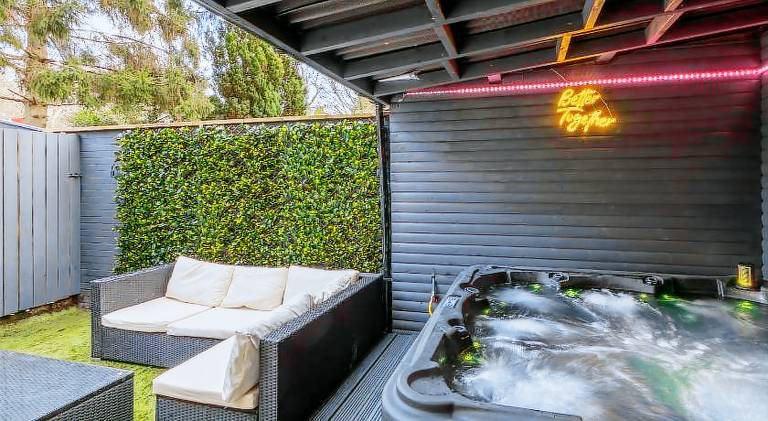 Holiday apartment with jacuzzi & pool — photo 5