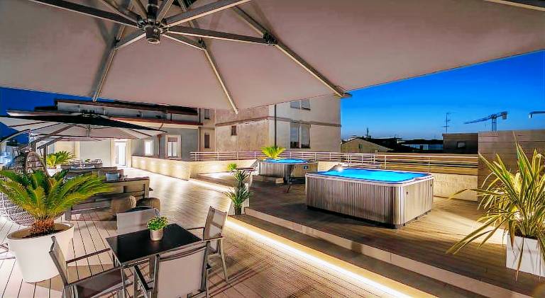Child-friendly serviced apartment with jacuzzi & patio | Next to the beach | Dogs allowed — photo 2