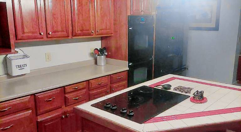 Vacation home with pool & hot tub — photo 4