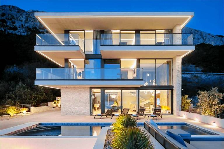Villa with terrace in Brela