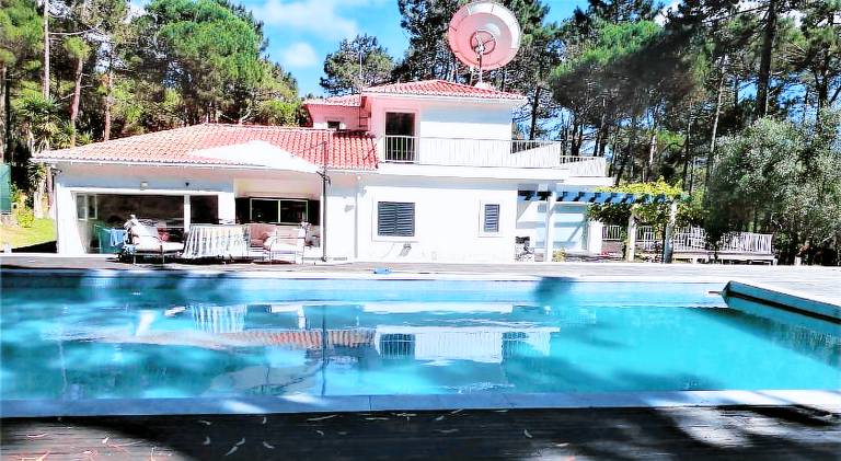 Fully equipped villa with hot tub, patio & private pool | Pets are welcome in Sintra