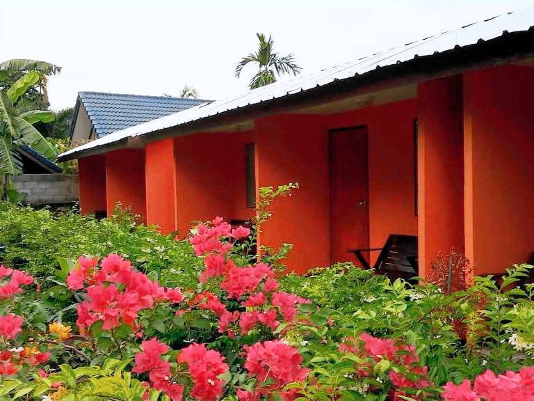 Phuket Airport Guesthouse in Sa Khu