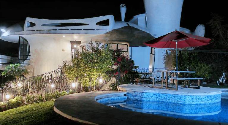 Vacation home with pool — photo 5