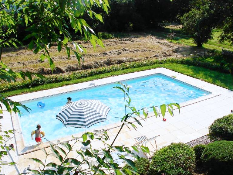 Gite with barbeque, private pool & yard — photo 2