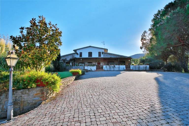 Villa with garden, private pool & patio — photo 2