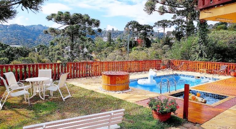 Chalet with pool | Pet-friendly — photo 3