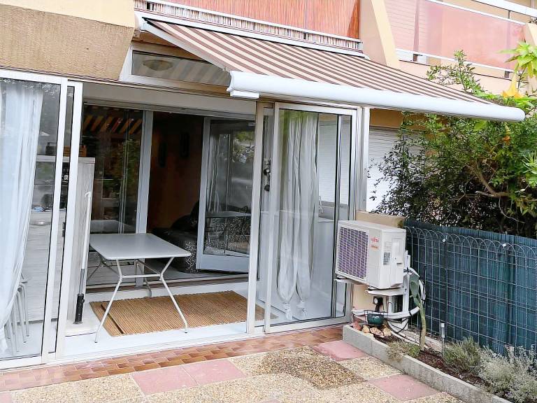 Rental apartment with terrace, barbeque & garden — photo 3