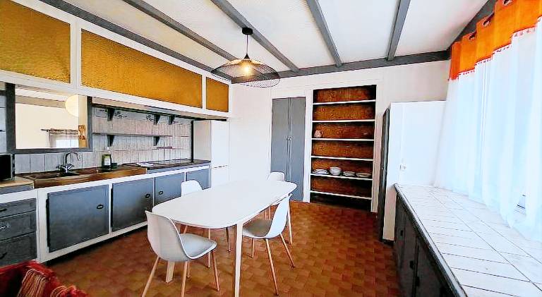 Serviced apartment with yard, pool & BBQ — photo 2