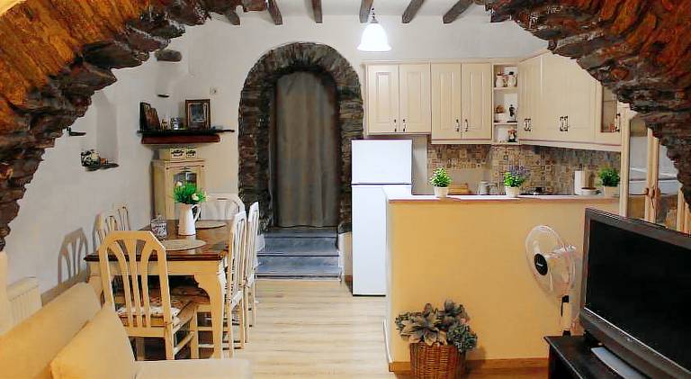 Rental apartment with terrace | Pets are welcome in Tinos