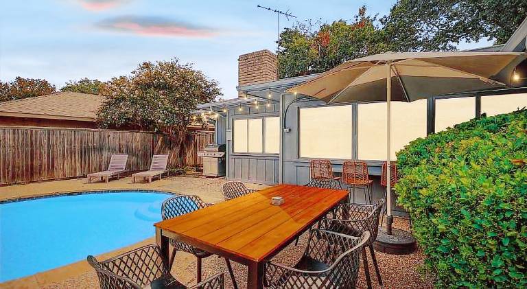 Fully equipped house with yard & private pool | Pet-friendly in Dallas, TX