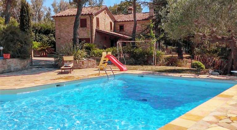 Spacious villa with pool | Pet-friendly in Pesaro