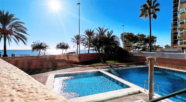 Rental apartment with patio & private pool — photo 3