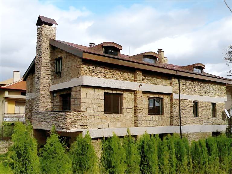 Villa with pool & hot tub | Pet-friendly in Velingrad