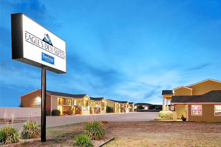 Eagle's Den Suites Andrews a Travelodge by Wyndham — photo 3