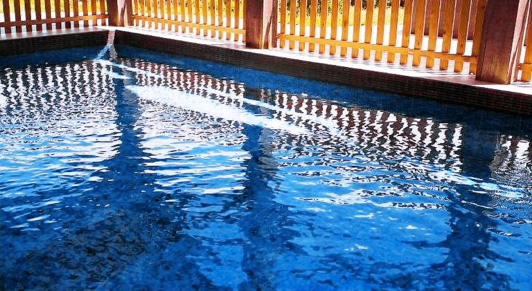 Beautiful house with pool & hot tub | Pet-friendly — photo 3