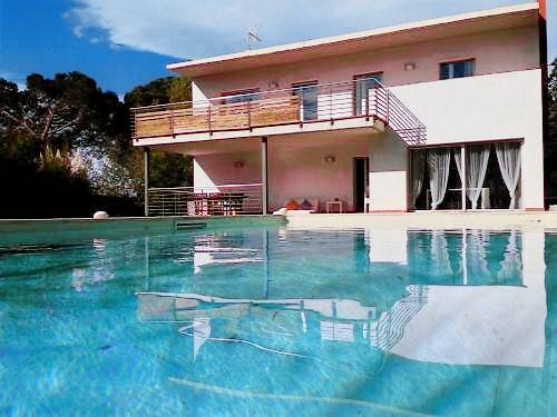 Villa Llagostera