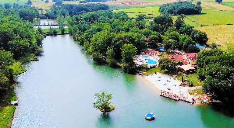 Lodge with pool, garden & patio in Tarbes