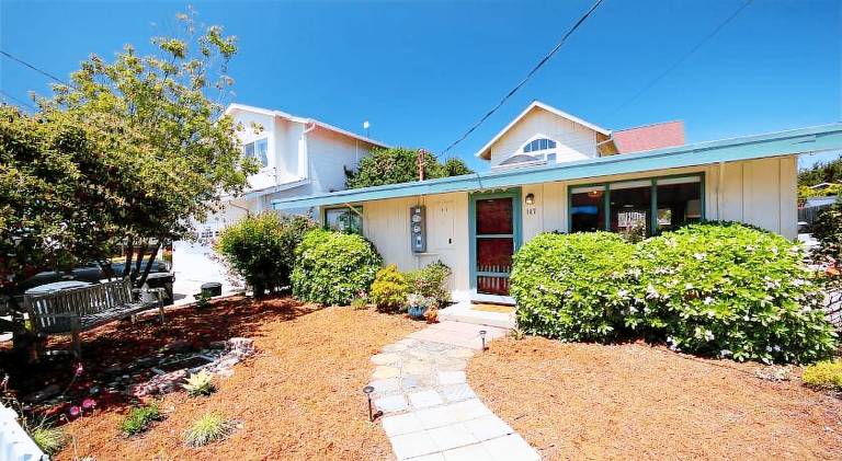 Vacation home | Pets allowed in San Mateo, CA