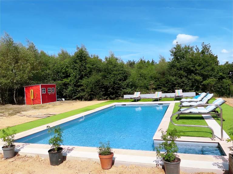 Family-friendly house with terrace, BBQ & pool | Garden view | Good for workation | Dogs allowed in Loches