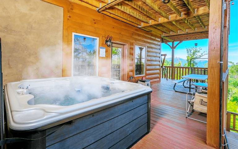 A Cloud 9 - Mountain Views, Hot Tub Bliss & Pool Table Fun! in Sevierville, TN