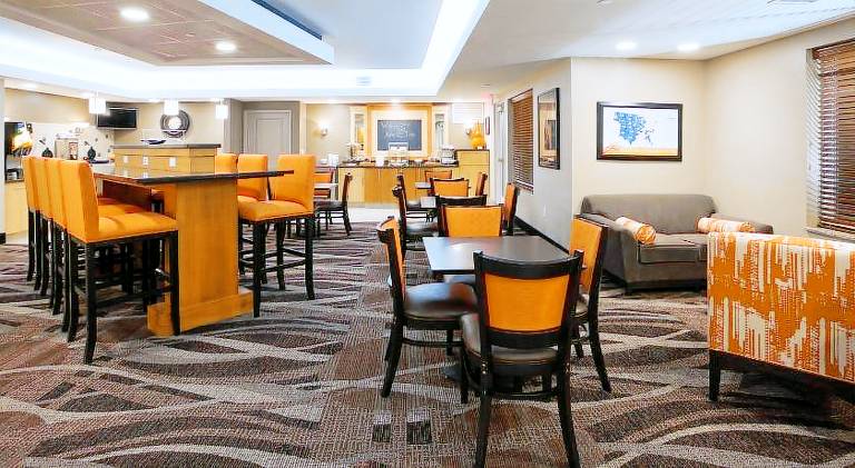 AmericInn by Wyndham Waupun — photo 4