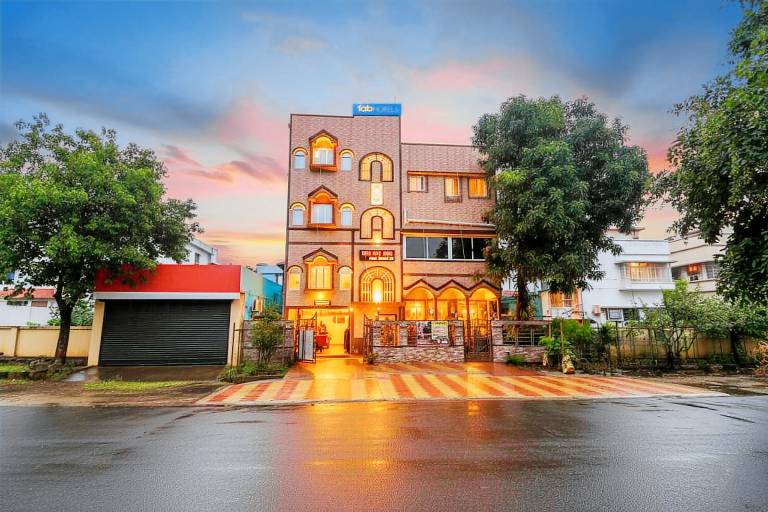 FabHotel Sriya City Center Durgapur