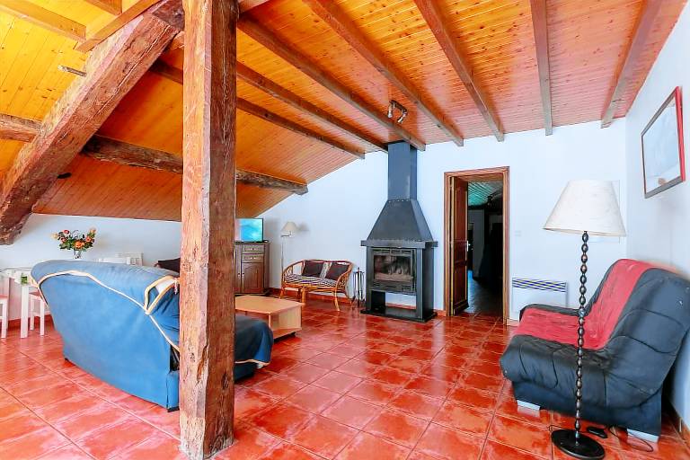 150 m² Ground-Floor Apartment with Mountain View, Private Terrace & Wi-Fi — photo 3