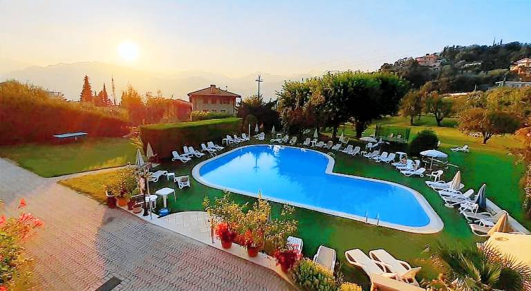 Holiday apartment with terrace & yard in Malcesine