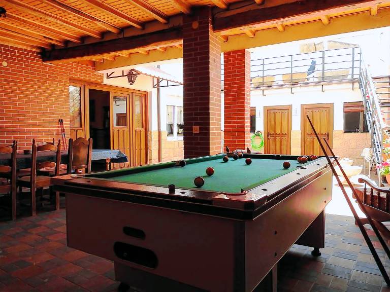 Country House 'El Capricho Del Tejar' with Shared Pool, Private Terrace and Wi-Fi in León