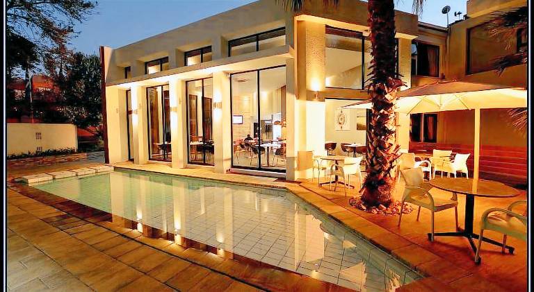 Wonderful serviced apartment with pool, patio & BBQ | Dogs allowed — photo 2