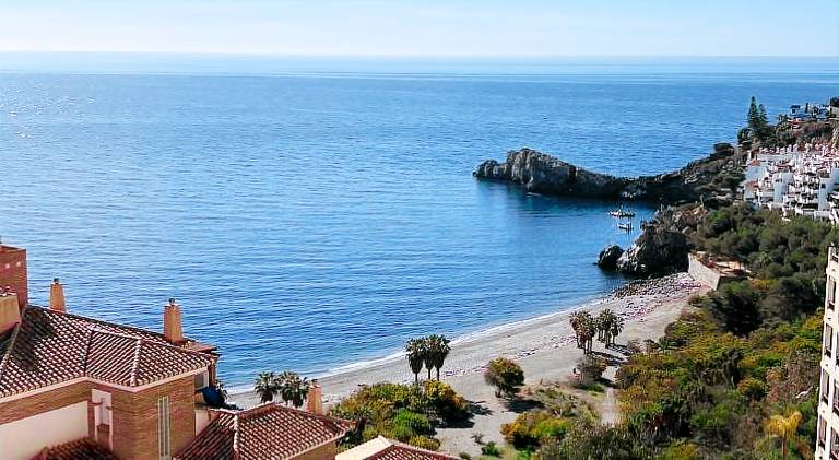 Fully equipped rental apartment with terrace, pool & yard | Next to the beach | Suitable for remote work | Dogs allowed — photo 3