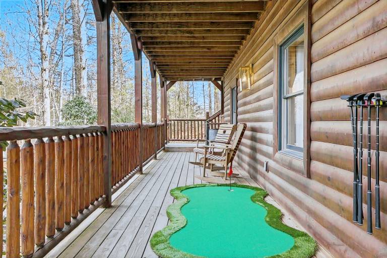Cabin with terrace, hot tub & BBQ | Mountain view | Suitable for remote work in Gatlinburg, TN