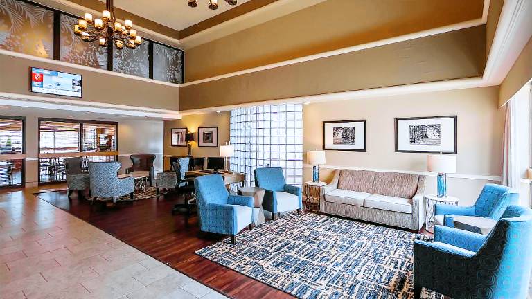 Best Western East Towne Suites — photo 2