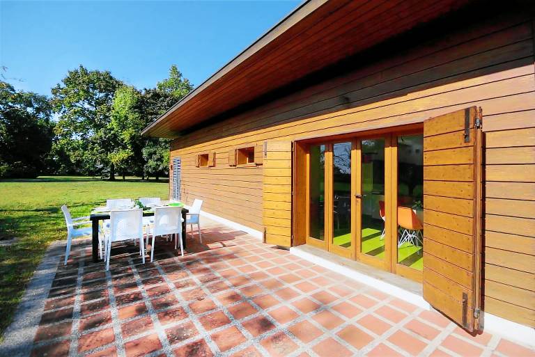Vacation home with BBQ, garden & patio — photo 3