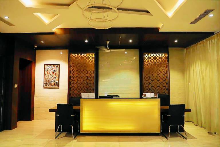 AVENUE HOTEL