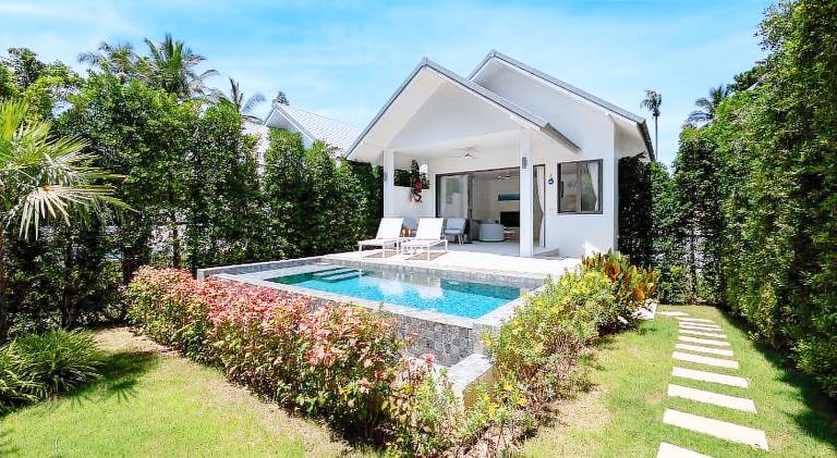 Villa with pool — photo 3