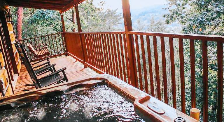 House with hot tub — photo 4