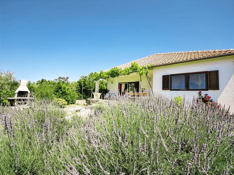 House with BBQ, yard & patio | Sea view — photo 2