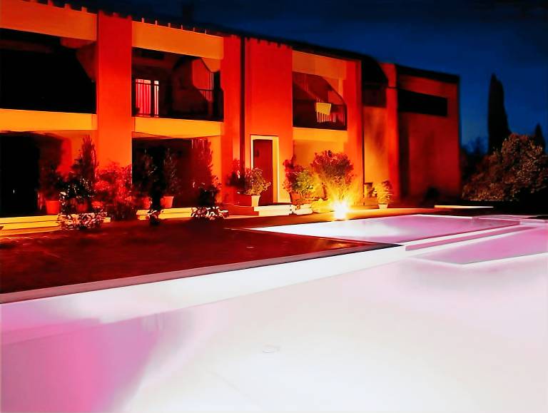 Serviced apartment with grill, pool & yard — photo 3