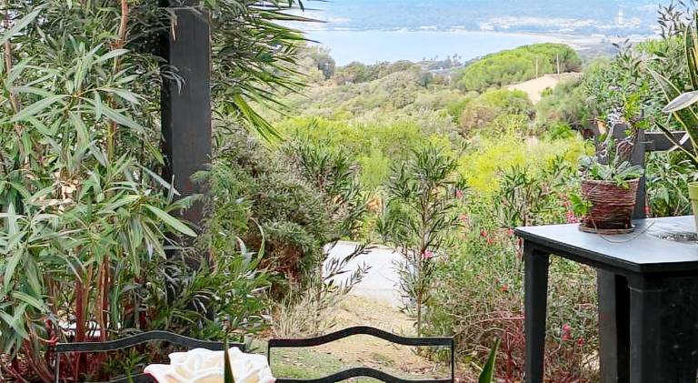 Holiday apartment with patio & private pool — photo 4