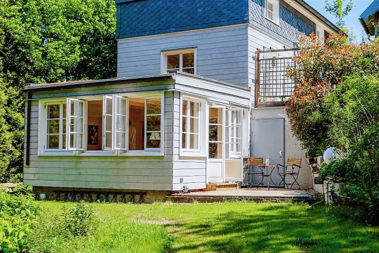 House with yard & patio | Dogs allowed — photo 3